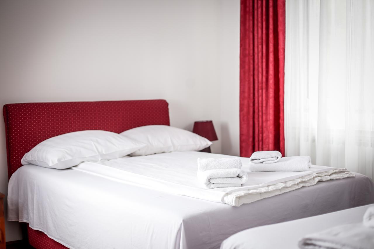 Hotel Bob サラエヴォ エクステリア 写真