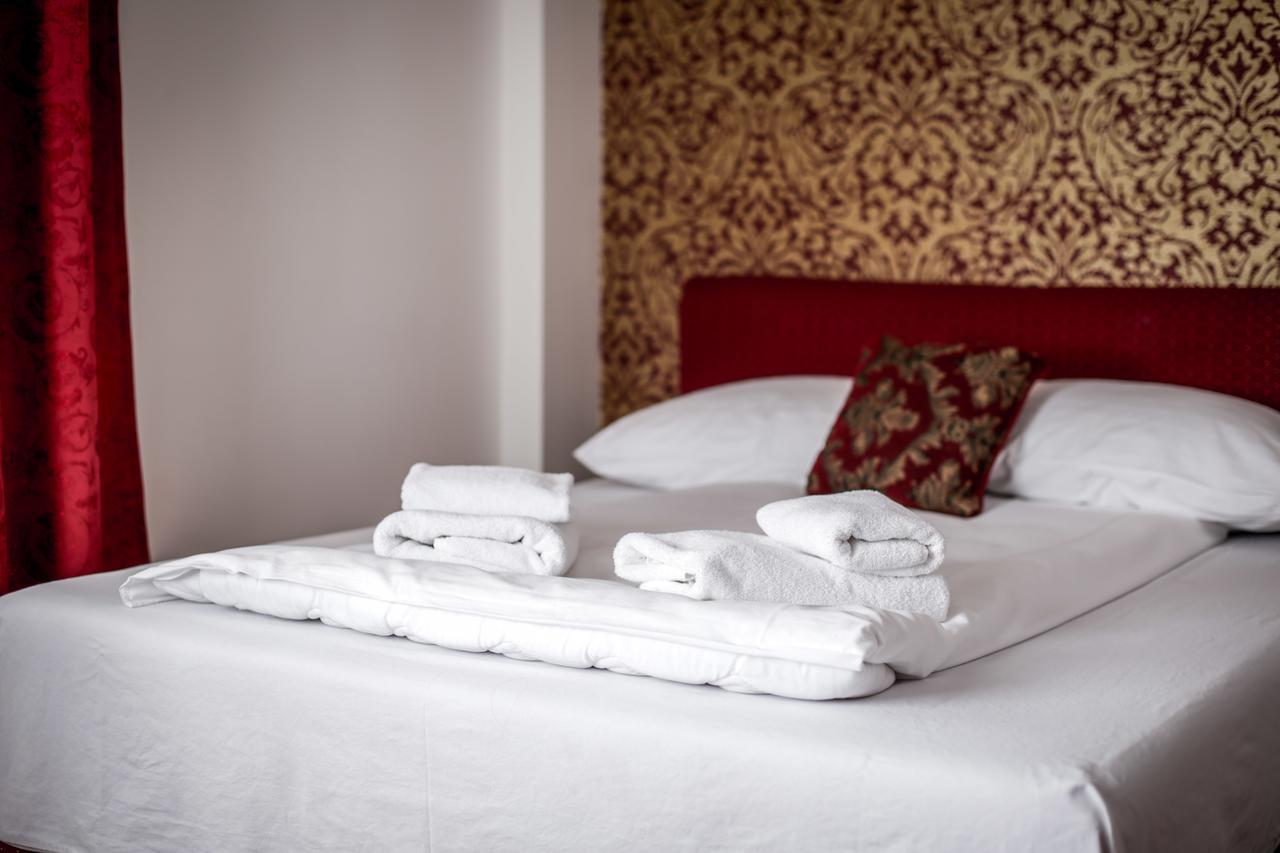 Hotel Bob サラエヴォ エクステリア 写真